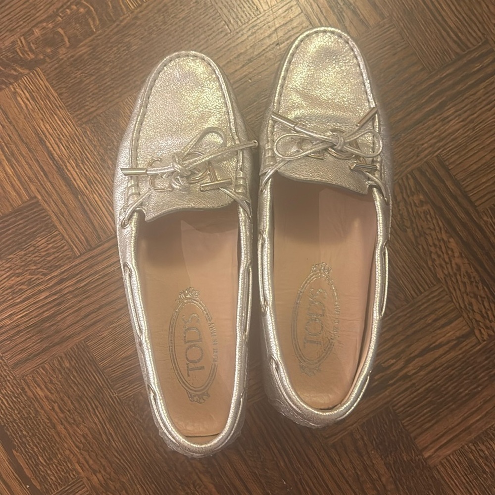 Silver Tod’s shoes size 6